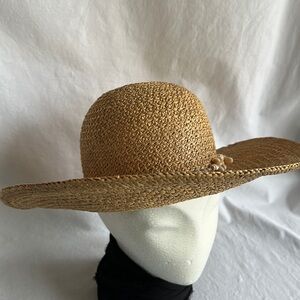 Straw hat with seashells